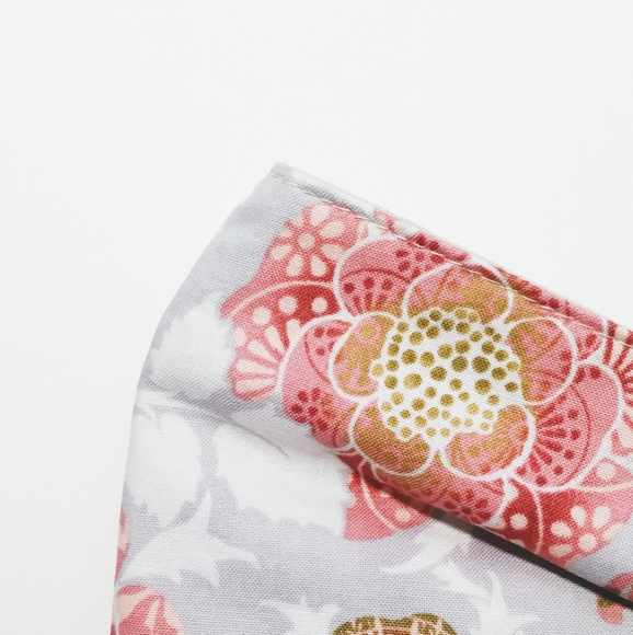 Chrysanthemum Face Mask - Picture 3 of 8